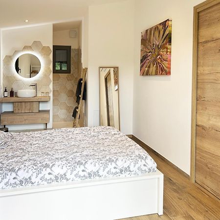 הוילה Mane  Le Petit Cabanon Provencal מראה חיצוני תמונה
